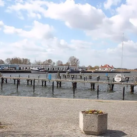 Marina 16